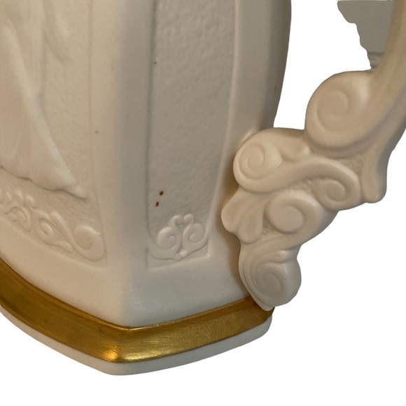 LENOX Romeo and Juliet Ivory Porcelain Bas Relief Pitcher by Laszlo Ispanky - Picture 5 of 10